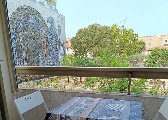 Deux Pieces Climatise Avec Balcon Vieil Antibes