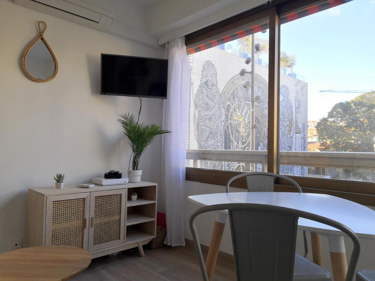 Deux Pieces Climatise Avec Balcon Vieil