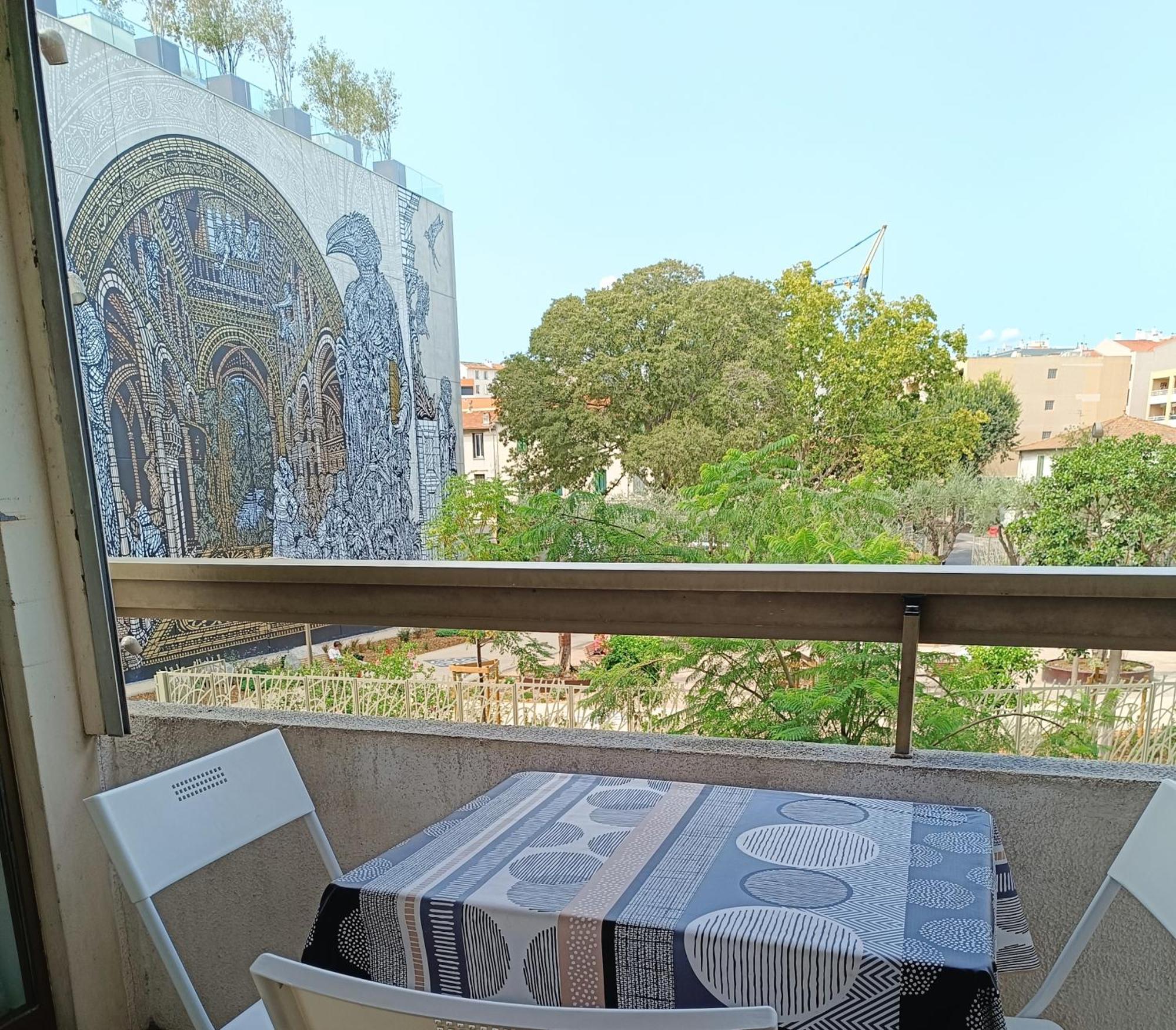 Deux Pieces Climatise Avec Balcon Vieil